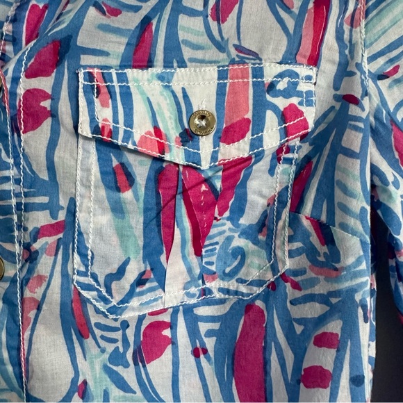 Lilly Pulitzer Cruiser Shirt in Resort White, Red Right Return - Picture 9 of 9